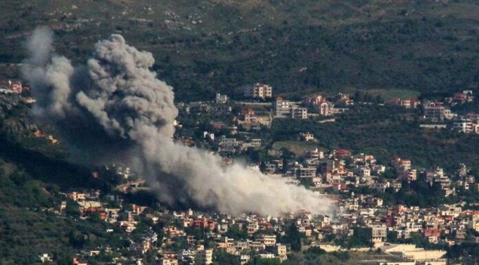 Νέα ισραηλινά πλήγματα στη Βηρυτό κλιμακώνουν την ένταση με τη Χεζμπολάχ.