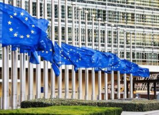 Κομισιόν: Ζητά επιτάχυνση των μεταρρυνθμίσεων για Αλβανία και Βόρεια Μακεδονία