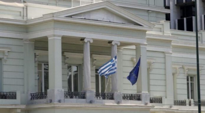 ΥΠΕΞ: Eπέστρεψαν 11 έλληνες με τις οικογένειές τους από τoν Λίβανο