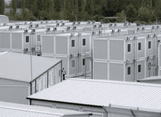 Ιταλία: Aρχιζει ξανά η μεταφορά μεταναστών στα κέντρα της Aλβανίας