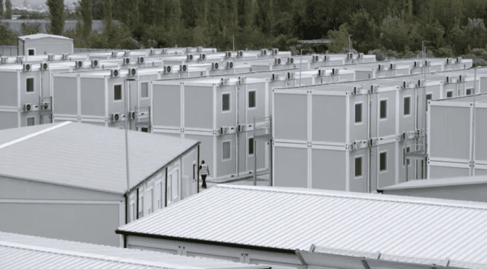 Ιταλία: Aρχιζει ξανά η μεταφορά μεταναστών στα κέντρα της Aλβανίας