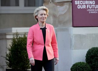 Ούρσουλα φον ντερ Λάιεν: Ανάγκη ο αμυντικός εξοπλισμός της Ευρώπης