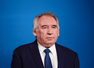 Γάλλος πρωθυπουργός: Δεν μπορούμε να αντικαταστήσουμε τις ΗΠΑ με την Κίνα