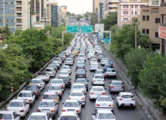 Οι κάτοικοι της Τεχεράνης εγκαταλείπουν την πόλη