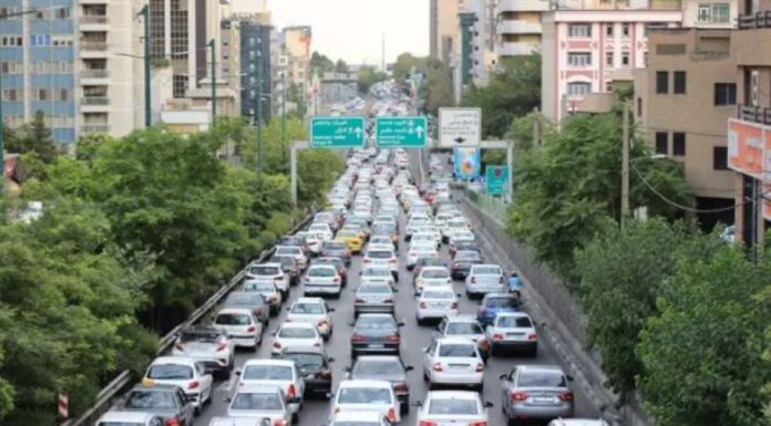 Οι κάτοικοι της Τεχεράνης εγκαταλείπουν την πόλη