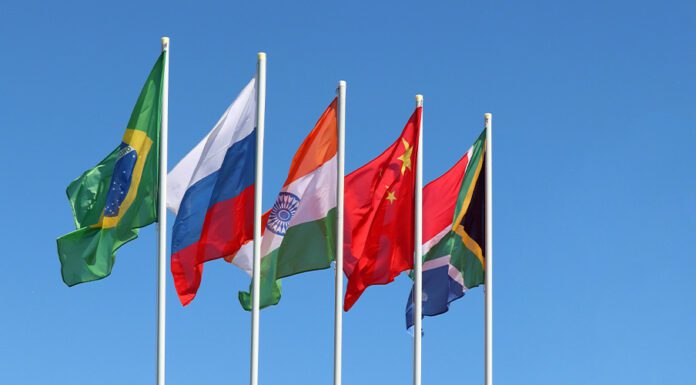 Απουσίες, επιφυλάξεις και διπλωματικά μηνύματα στη Σύνοδο Κορυφής των BRICS.