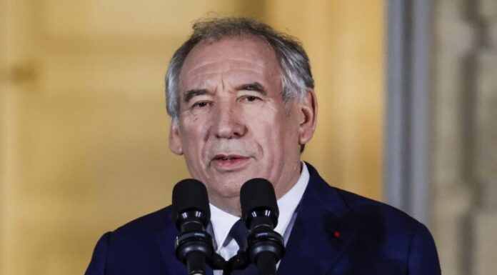 Πολιτικός σεισμός στην Γαλλία