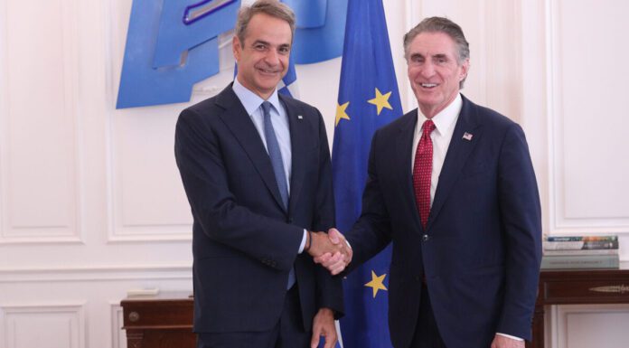 Συνάντηση Μητσοτάκη με τον Αμερικανό Υπουργό Εσωτερικών