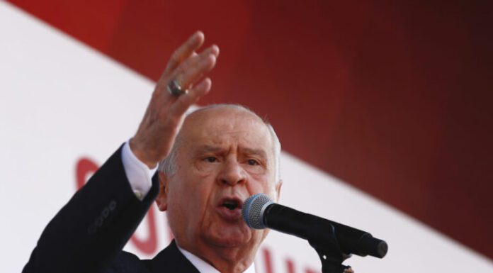 Ο Μπαχτσελί ζητά ένωση των κατεχόμενων με την Τουρκία μετά την ήττα Τατάρ