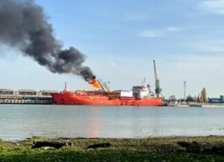 Επίθεση σε τουρκικό πλοίο στην Οδησσό: Φωτιά και εκκένωση γύρω περιοχών