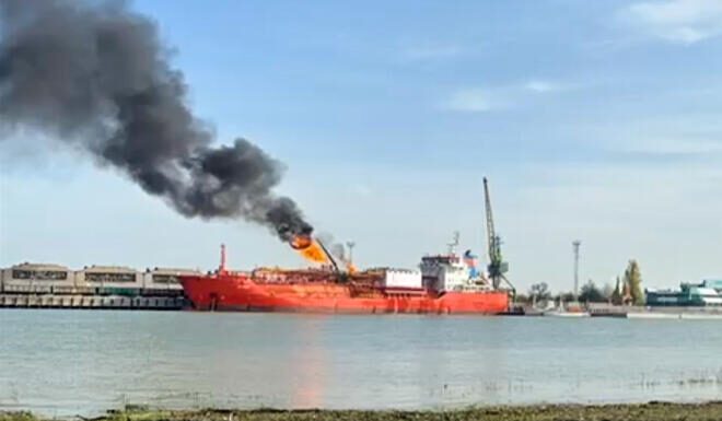 Επίθεση σε τουρκικό πλοίο στην Οδησσό: Φωτιά και εκκένωση γύρω περιοχών