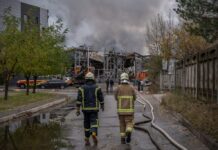 Μαζική Νυχτερινή Επίθεση στο Κίεβο: Τέσσερις Νεκροί και Δεκάδες Τραυματίες