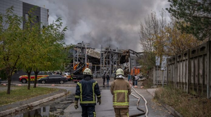 Μαζική Νυχτερινή Επίθεση στο Κίεβο: Τέσσερις Νεκροί και Δεκάδες Τραυματίες