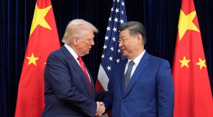 Τηλεφωνική επαφή Σι–Τραμπ με επίκεντρο τις διμερείς σχέσεις και την ουκρανική κρίση