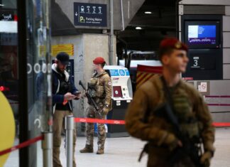 Πυροβολισμός και εκκένωση στον σταθμό Μονπαρνάς μετά από απειλή με μαχαίρι