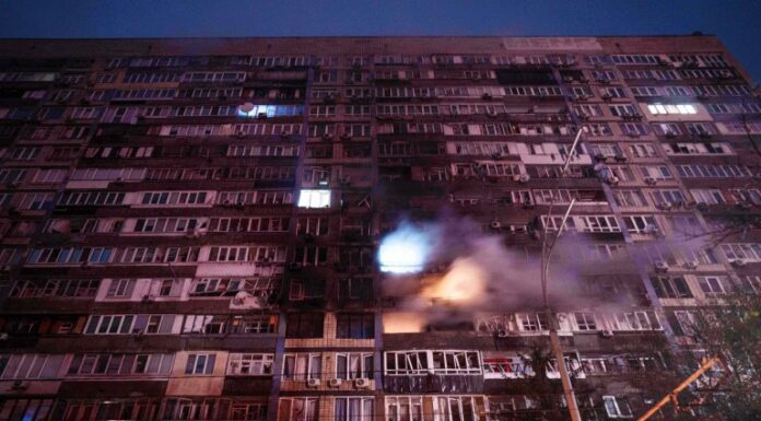 Μαζικό μπλακάουτ στο Κίεβο μετά από νέες ρωσικές επιθέσεις