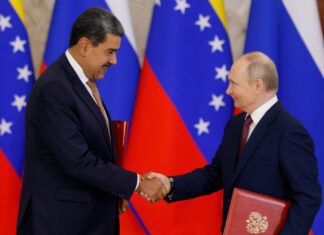 Η Μόσχα στέκεται δίπλα σε Μαδούρο εν μέσω αμερικανικής πίεσης