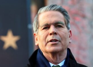 Ο Μπέσεντ καλεί τους Ευρωπαίους σε αυτοσυγκράτηση για τους δασμούς και συζητήσεις για τη Γροιλανδία