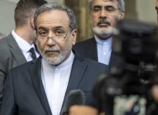 Ιράν: Κλιμακώνεται η ένταση – Διπλωματικό πάγωμα, στρατιωτικός συναγερμός και περιφερειακές προειδοποιήσεις