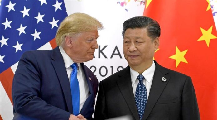 Η Κίνα Δεσμεύεται να Προστατεύσει τα Οικονομικά και Πολιτικά της Συμφέροντα απέναντι στις ΗΠΑ