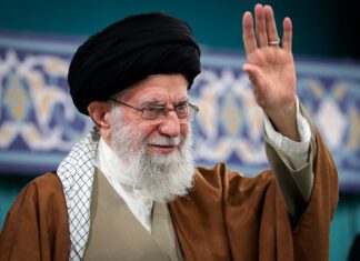 Απειλές Χαμενεΐ για το αμερικανικό αεροπλανοφόρο και νέος γύρος συνομιλιών με τις ΗΠΑ