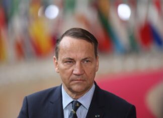 Σκληρή κριτική της Βαρσοβίας προς τη Βουδαπέστη για τη στάση της απέναντι στην Ουκρανία