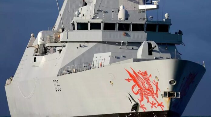 Βρετανική ηγεσία σε ναυτική επιχείρηση για το Ορμούζ