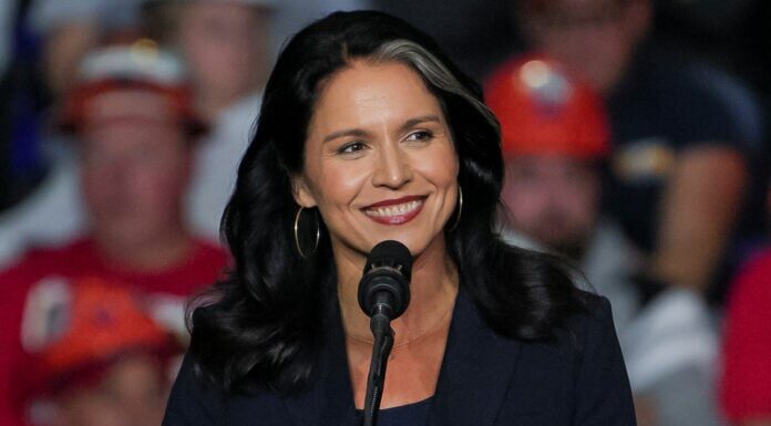 Σε διάσταση Τραμπ–Γκάμπαρντ για το πυρηνικό πρόγραμμα του Ιράν