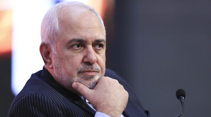 Ο πρώην υπουργός Εξωτερικών Ζαρίφ υποστηρίζει ότι η Τεχεράνη οφείλει να προχωρήσει σε συμφωνία με τις ΗΠΑ για να τελειώσει ο πόλεμος.