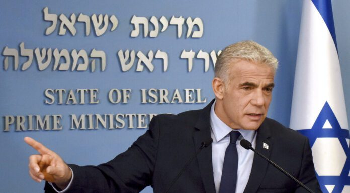 Ο Λαπίντ κατακεραυνώνει Νετανιάχου για στρατηγική αποτυχία μετά τη συμφωνία με Ιράν