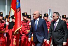 Συνάντηση Δένδια – Νούφι στα Τίρανα με επίκεντρο την αμυντική συνεργασία