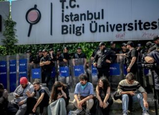 Η κυβέρνηση της Τουρκίας ανακαλεί το κλείσιμο του Πανεπιστημίου Bilgi