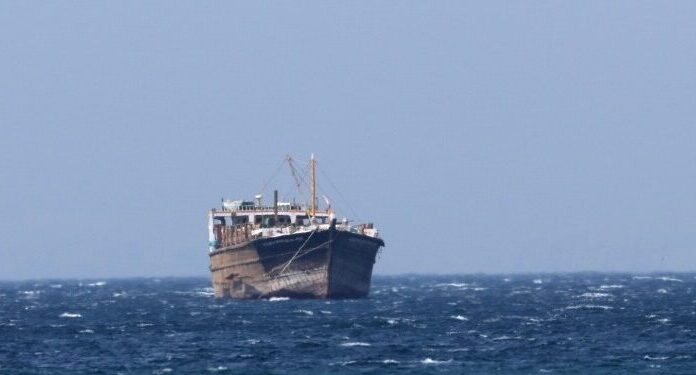 Έκρηξη πετρελαιοφόρου στα Στενά του Ορμούζ μετά από πρόσκρουση σε ναυτική νάρκη
